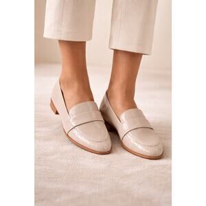 Aerosoles Beige Patent Leather Loafer Flats Women's Size 10.5